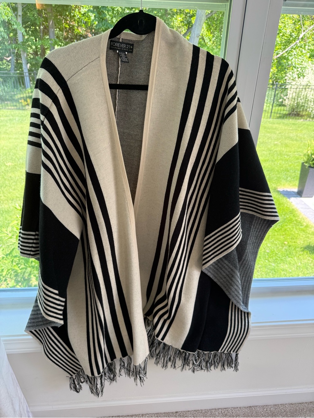 Forever 21 Plus Neutral Black & Cream Open-Front Knit Wrap